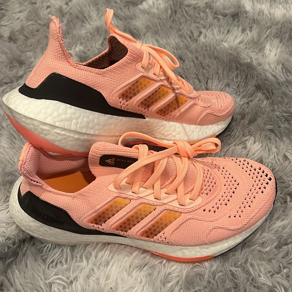 *NEW* Adidas Ultranoost 22 Womans